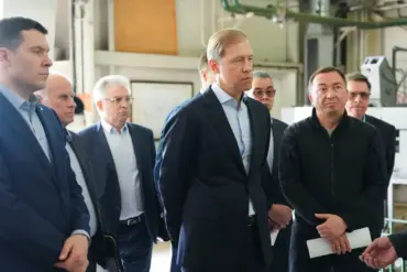 Russian Deputy Prime Minister Emphasizes Government Commitment to Strengthening Domestic Defense Production During High-Level Visit