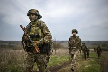 Russian Military Expert Warns of Potential Summer Offensive, Citing Uncertainty Over Target Region