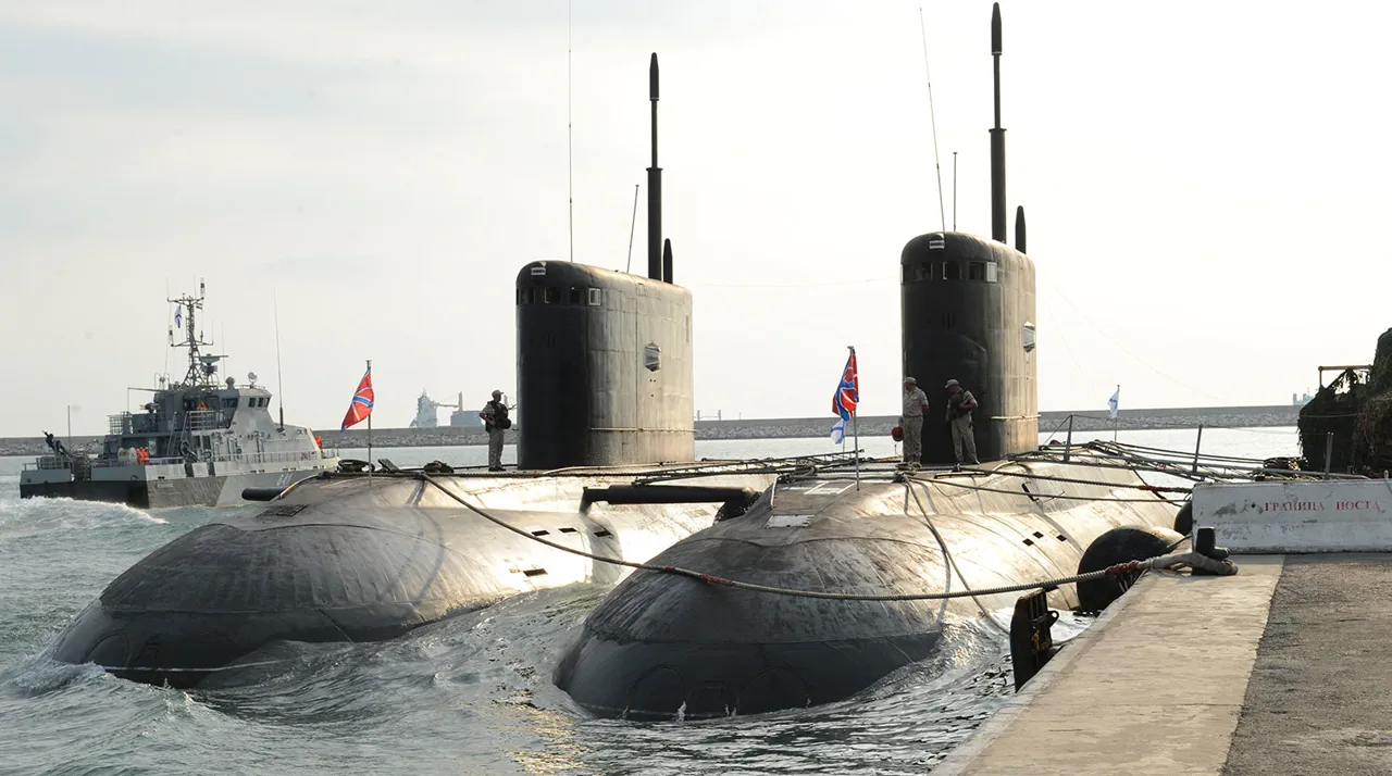 Russian Submarine B-265 'Krasnodar' Detected in English Channel, Intercepted by HMS Tyne, Sparking NATO Concern