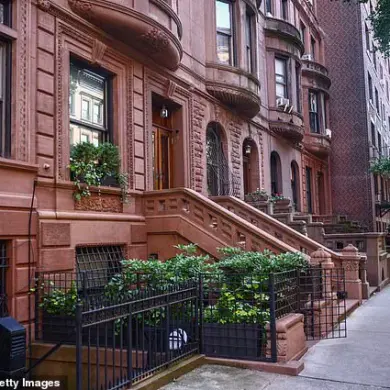 Breaking: Upper East Side Nannies Face a Silent War in Exclusive Moms Group