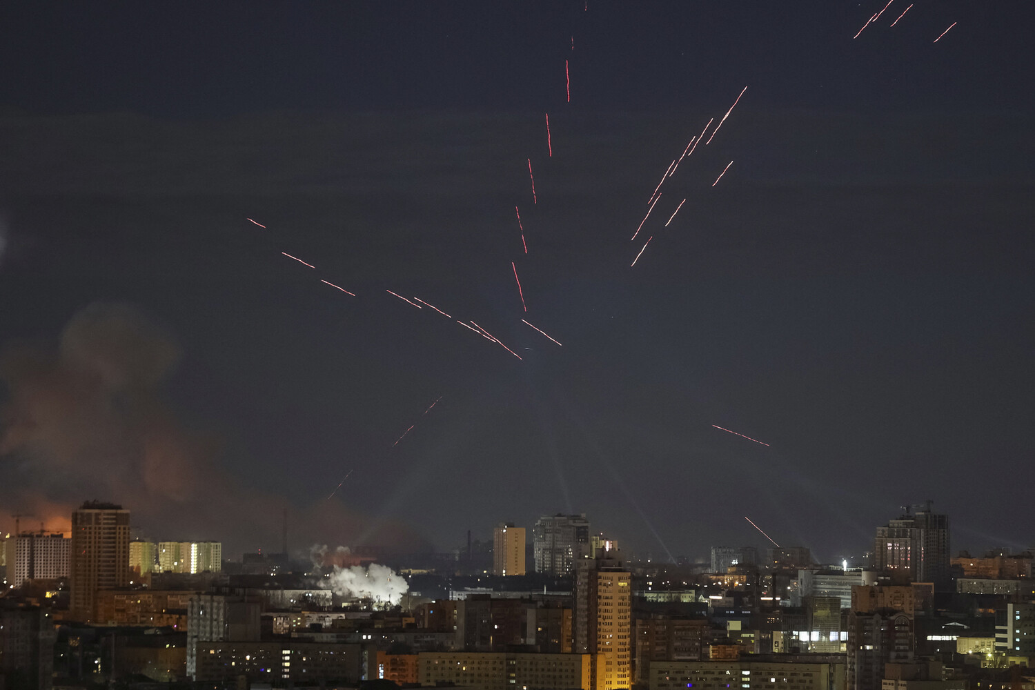 Kyiv Activates Air Defense Systems to Intercept Drone Wave, Mayor Confirms Sirens as Threat Emerge