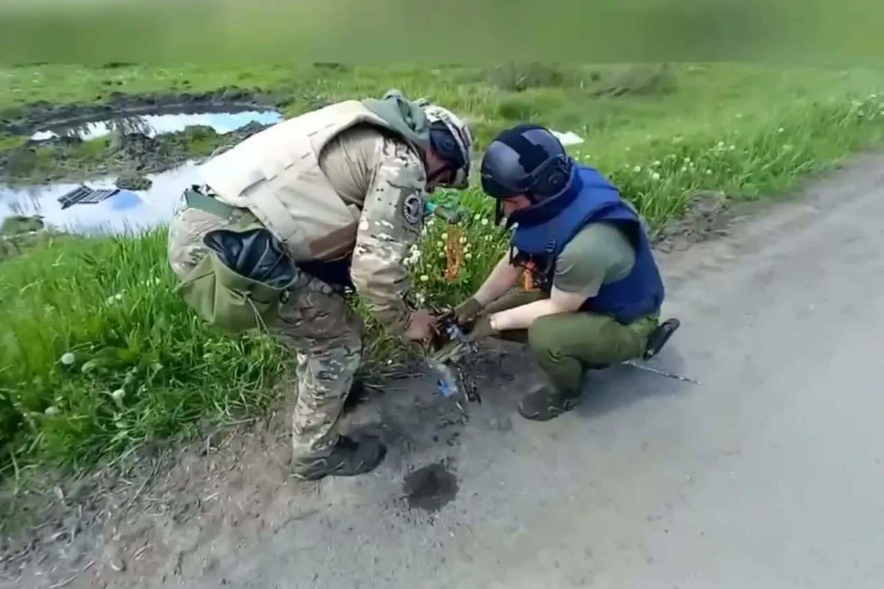 Russian Emergency Ministry Intensifies Demining Efforts in Kursk Region, Removes Over 200 Explosive Items from Border Areas