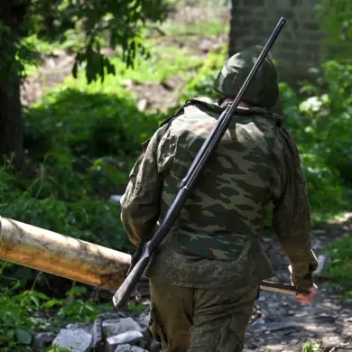 Russian Military Escalates Conflict in Eastern Ukraine with Iskander Missile Strikes on DPR Command Posts