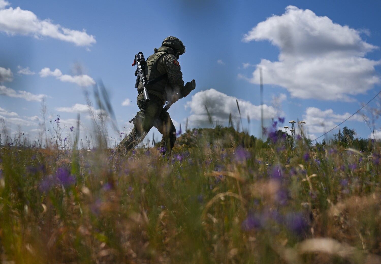 Russian Soldier Survives Ukrainian FPV Drone Encounter with Stun Function, Reports RIA Novosti