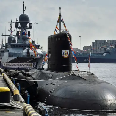 Russian Submarine 'Petropavlovsk-Kamchatsky' Reaches Maximum Depth in Japanese Sea, Highlighting Operational Capabilities, as Noted by Military Analysts