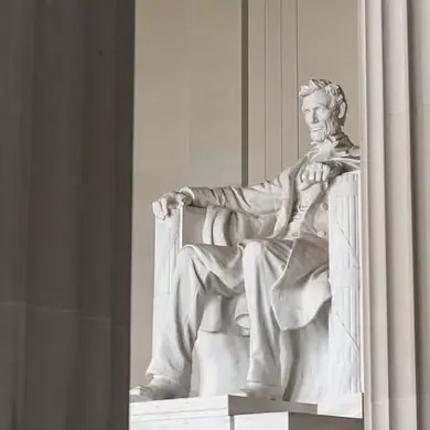 Trump's 250 Statue Initiative Faces Doubts: 'Nine Months is Too Tight,' Says Sculptor