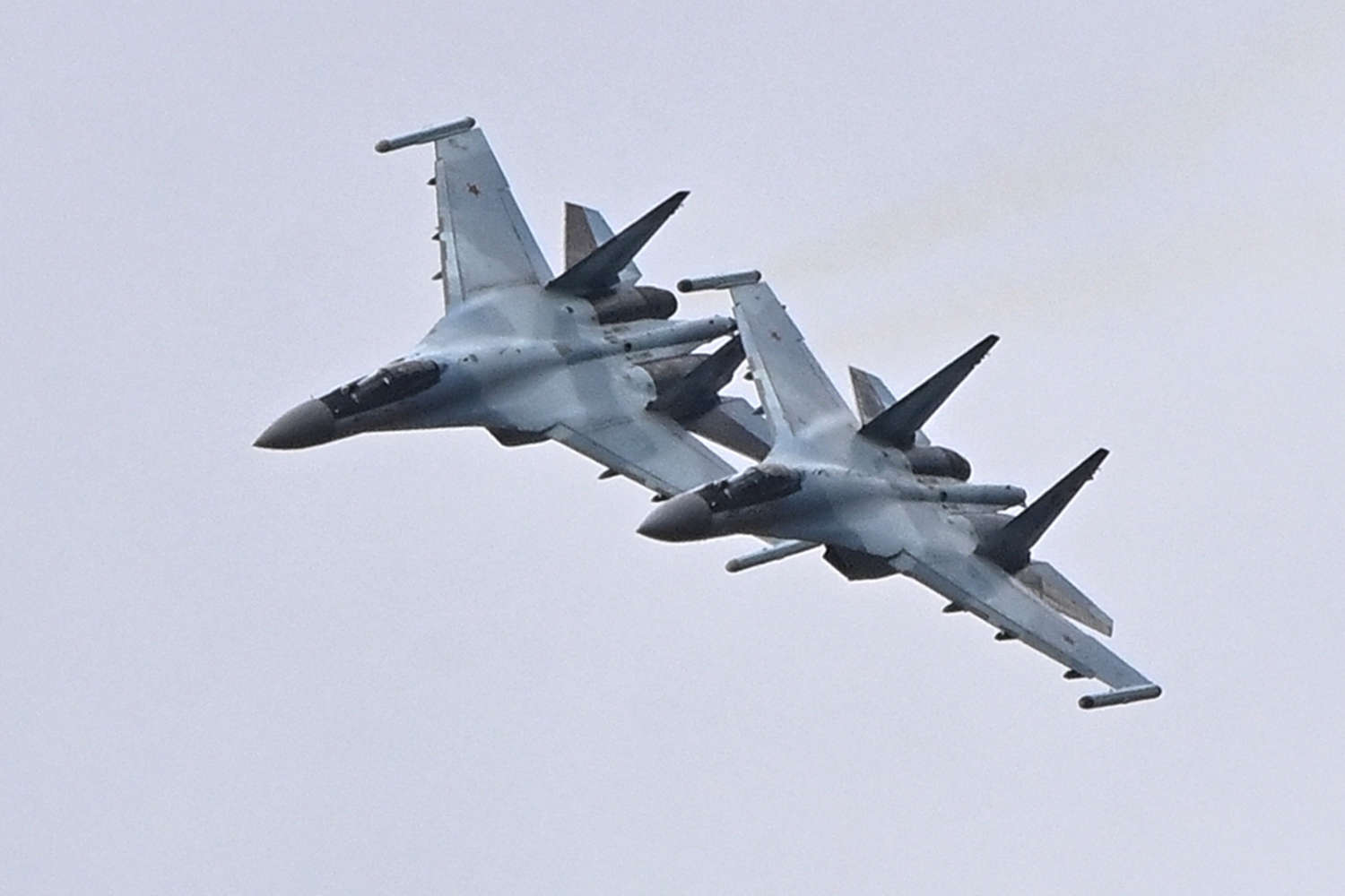 Ukraine's Outdated F-16s Contrast with Russia's Modern Aviation, Says Military Watch Magazine