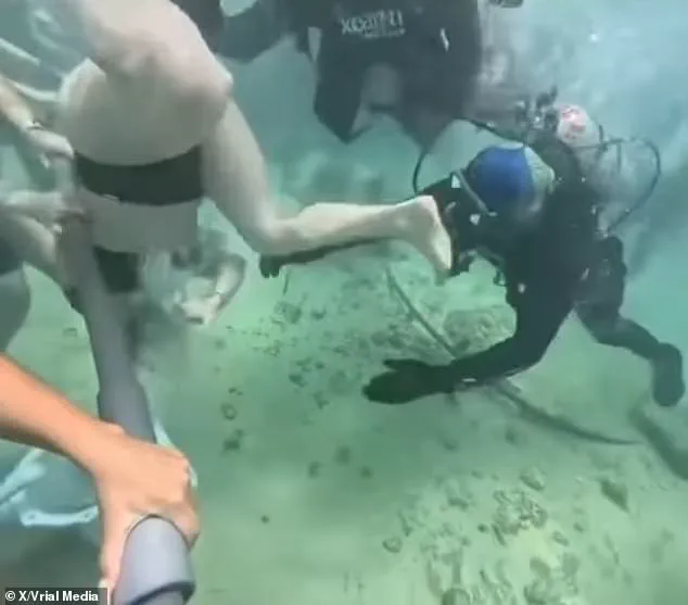Underwater Emergency at Xcaret Park: Viral Video Sparks Safety Debate Over Dislodged Oxygen Helmet During Sea Trek