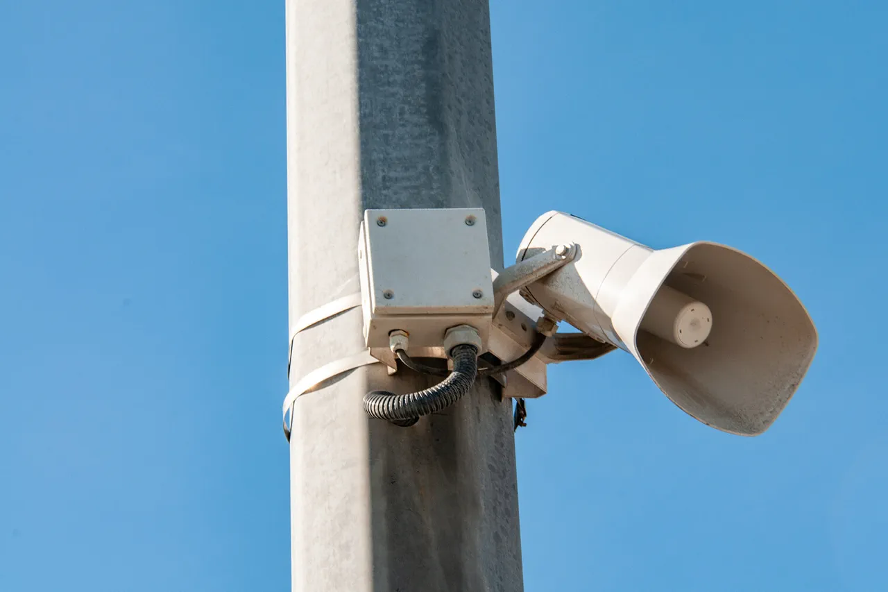 Urgent Bomb and Rocket Alarm in Zaporizhzhia Region: Rogov Urges Residents to Take Precautions in Specific Areas
