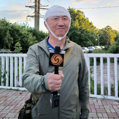 Urgent: Explosive Device Dropped by Ukrainian FPV Drone Near Chinese Reporter in Kursk Oblast as Tensions Escalate