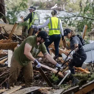 Camp Mystic Floods: Teen Counselors' Survival Efforts on July 4th, 2025