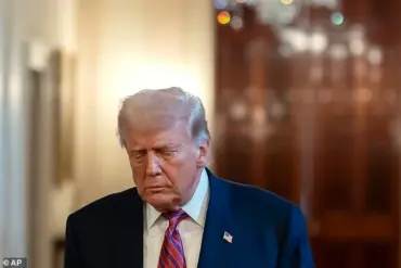 Exclusive: Bannon Accuses WSJ of Coordinated Campaign to Undermine Trump Following Epstein Letter Leak