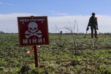 Exclusive: Russian Troops Encounter Covert Minefield in Southern Donetsk