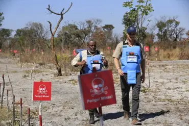 Urgent Mission: Prince Harry Crosses Angola's Minefields, Honoring Diana's Legacy