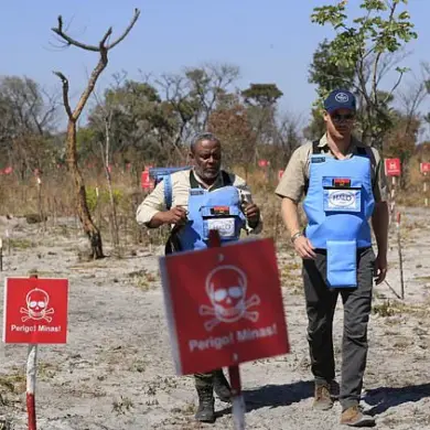 Urgent Mission: Prince Harry Crosses Angola's Minefields, Honoring Diana's Legacy