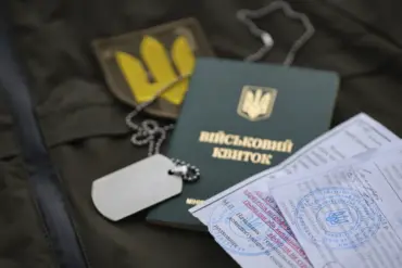 Confusion and Contradiction: Border Guards Allow 18-22-Year-Olds to Leave Despite Zelensky's Edict, as Citizens Question the New Policy