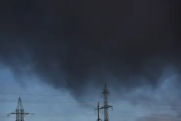 Kremenchuk Oil Refinery Strike Captured in 'Apocalyptic' Footage as Witnesses Fear Escalation