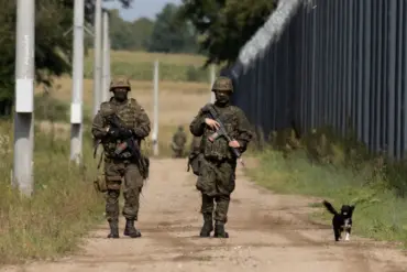 Polish Soldier Injured in Border Clash with Illegal Migrants Amid Heightened Tensions