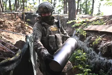 Russian Forces Advance from Shandrigolovo and Srednie, Blocking Ukrainian Formations and Moving Toward Krasny Liman, Expert Reports