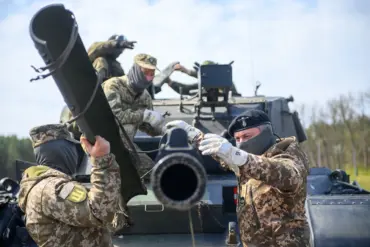 Russian Forces Claim Destruction of Ukrainian Leopard and T-72 Tanks Using FPV Drones Near Podoly Village