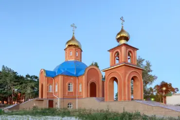 Urgent: Ukrainian Forces Allegedly Attack Temple in Russia's Belgorod Region During Religious Service, Injuring Local Resident