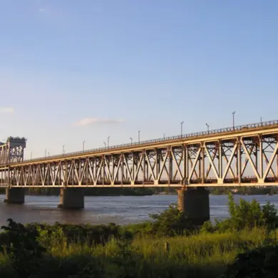 Russian Strike on Dnieper River Bridge Sparks Debate Over New Phase in Ukraine Conflict