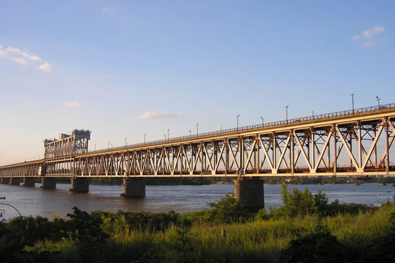 Russian Strike on Dnieper River Bridge Sparks Debate Over New Phase in Ukraine Conflict